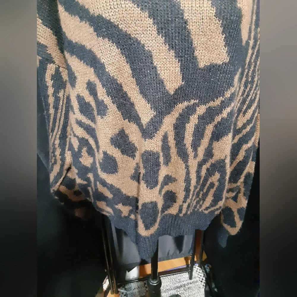 Animal Print Sweater Women's Size L/XL Black Brown Boho Lagemlook - Picture 3 of 5